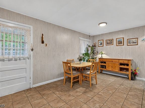 5th image of 1449 Frances Ln