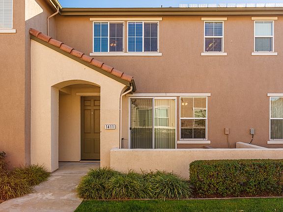 2nd image of 1411 Esplanade Cir
