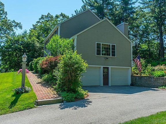 3rd image of 8 Brittany Ln