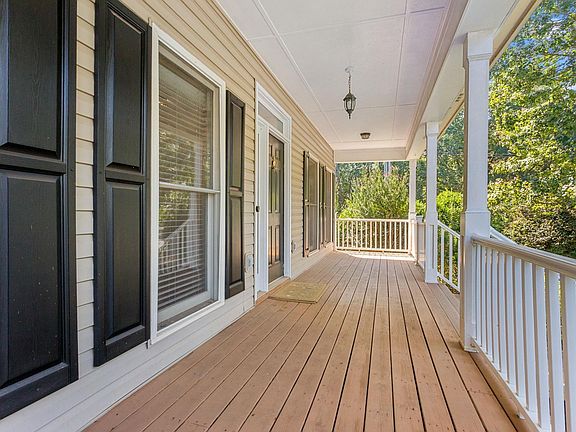 4th image of 2 Hoptree Dr