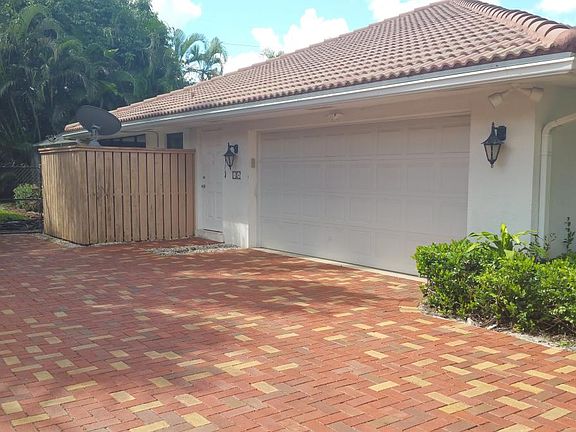 3rd image of 4148 Gleneagles Dr