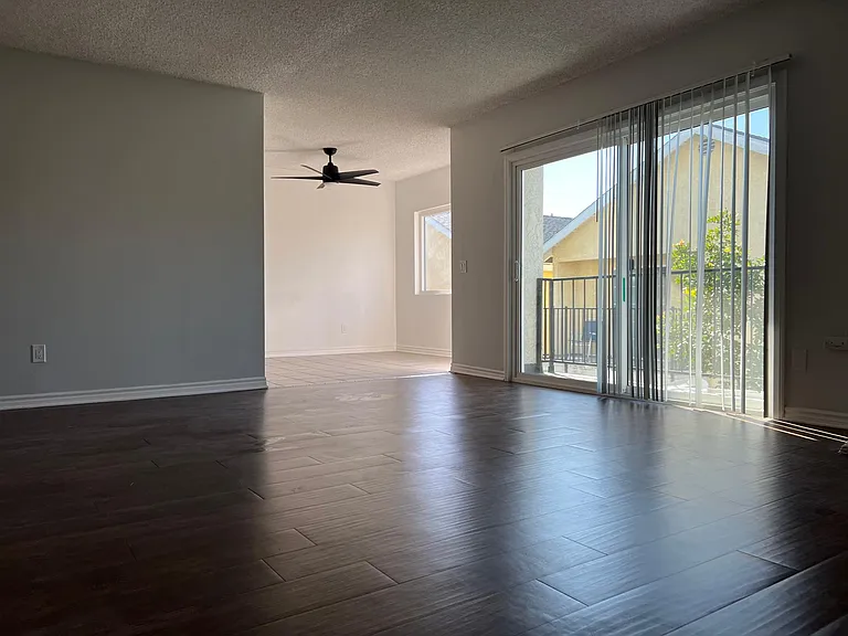 The Corinthian Apartments — Photo 15