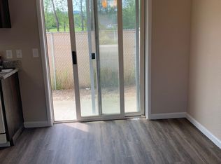 2 Bedroom 1 Bathroom Apartment with Laundry Hook-ups & 1 Car Garage, Grants Pass, OR 97527