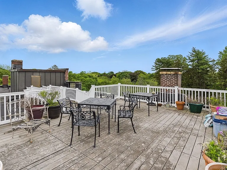 240 Brattle St #1 — Photo 16