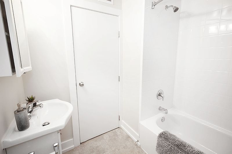 Winnipeg Apartment for rent - 2 Bedrooms — photo 22