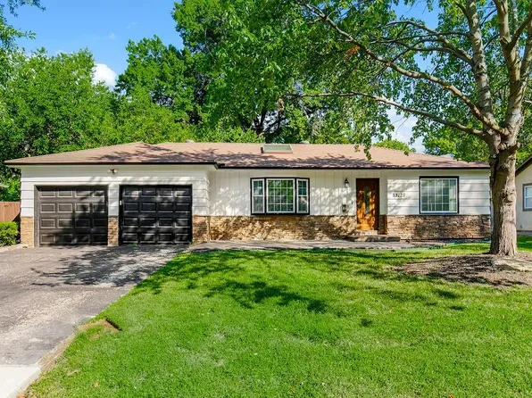 13122 Logan Ln, Lenexa, KS 66215