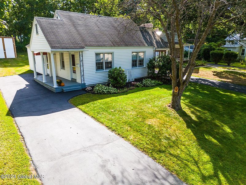 3rd image of 43 Fairview St