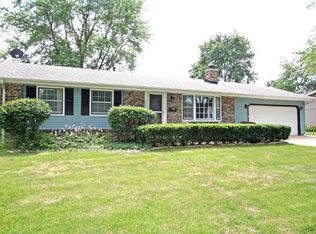 1405 Yale Ln, Schaumburg, IL 60193