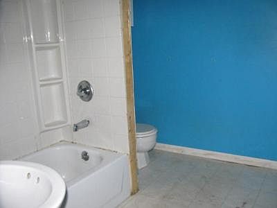 5th image of 324 Scott Ave