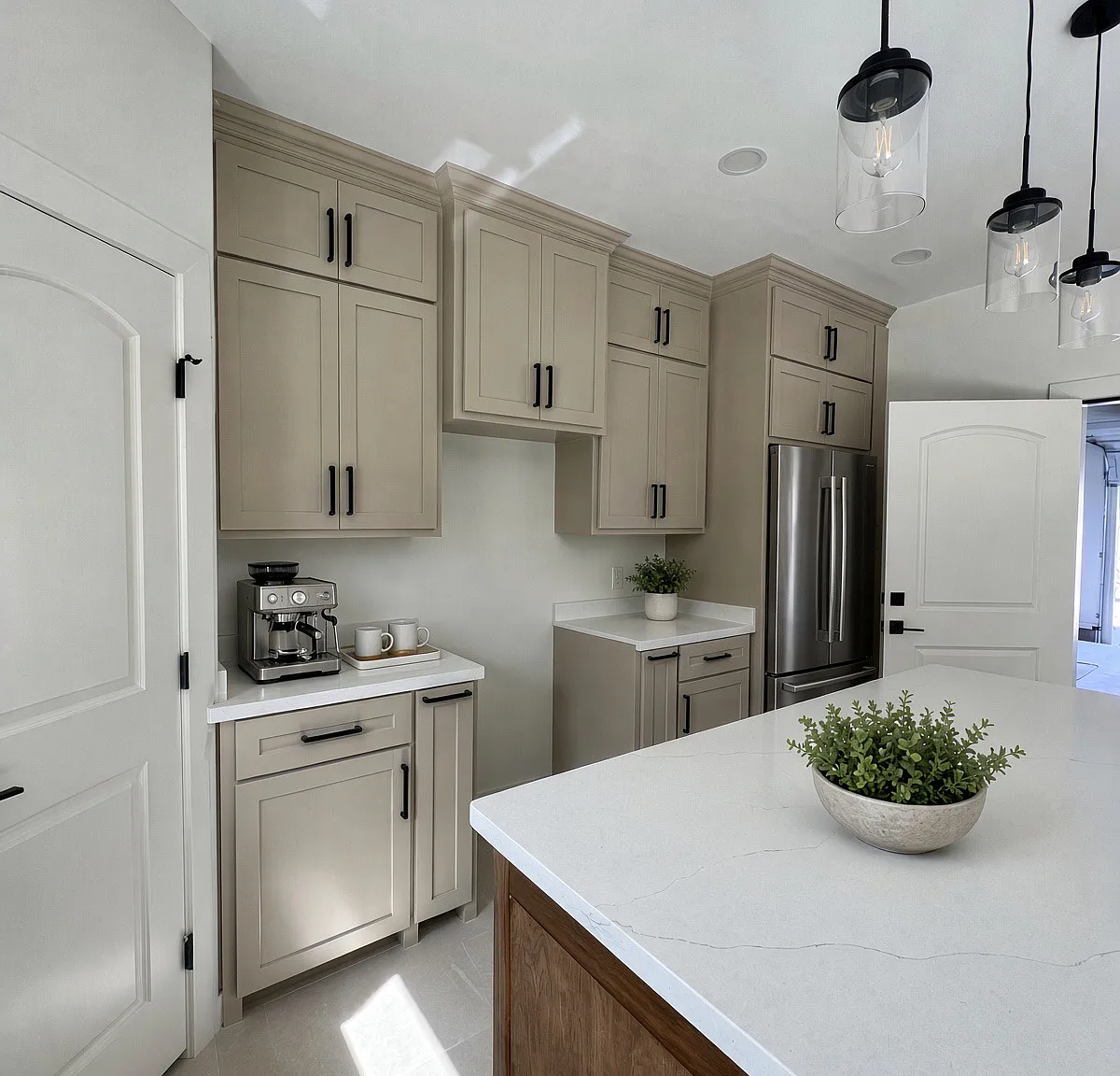 3 bed, 2.5 bath, 2180 sqft, $2,000 — Photo 2