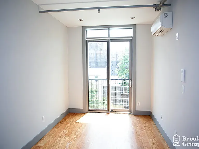 18 Stanhope St #2G — Photo 9