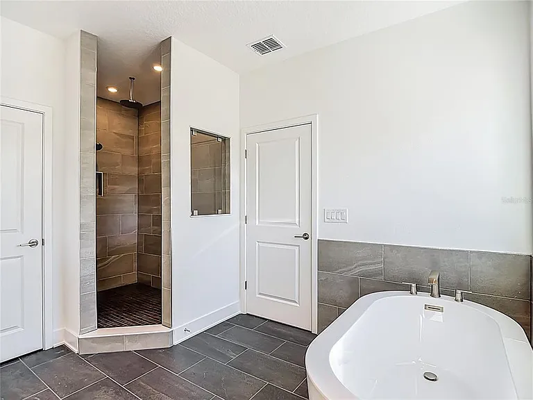 410 S West Shore Blvd — Photo 55