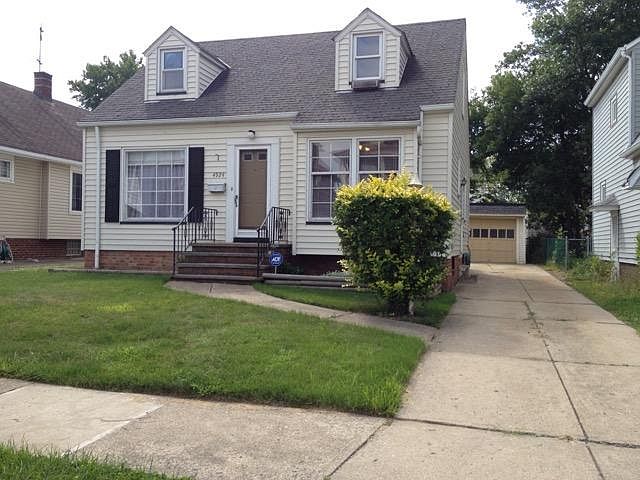 1st image of 4924 E 109th St