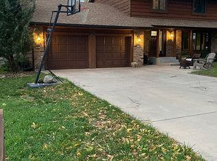 535 Lake Summit Ct, Shoreview, MN 55126