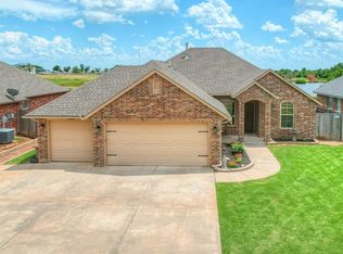 1820 NE 31st St, Moore, OK 73160