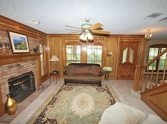3rd image of 302 Larchbrook Dr