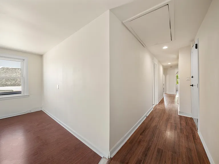 8 Cooper Pl #3 — Photo 3