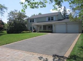 8 Mosshill Pl, Stony Brook, NY 11790