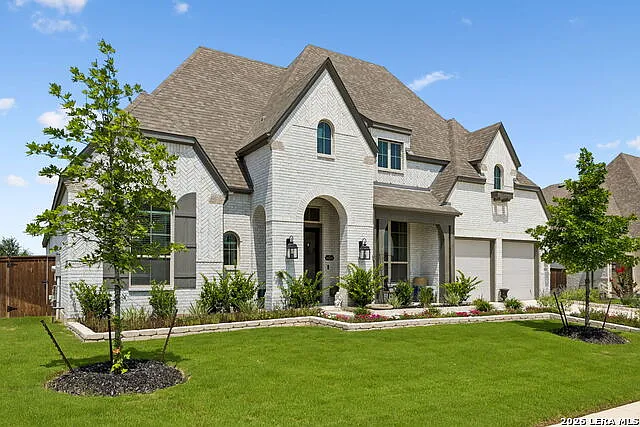 6826 Hallie Loop