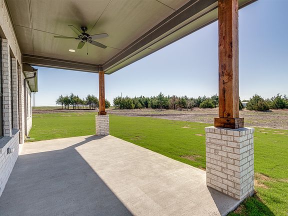 3rd image of 820 Evergreen Way