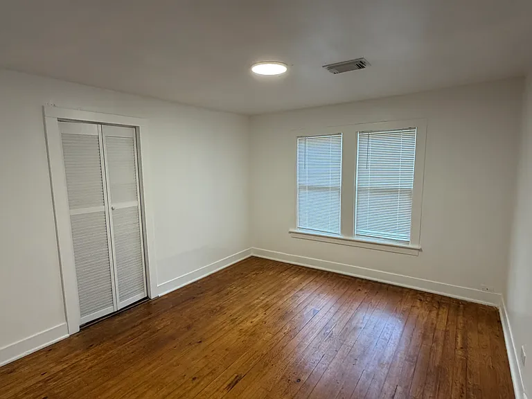 516 W Dallas St — Photo 3