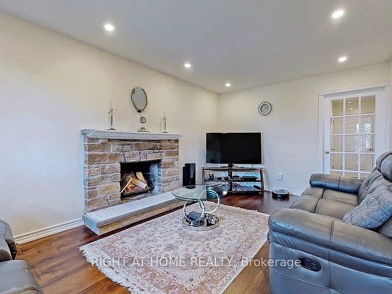95 Lensmith Dr #MAIN AND UPPER FLOOR — Photo 21