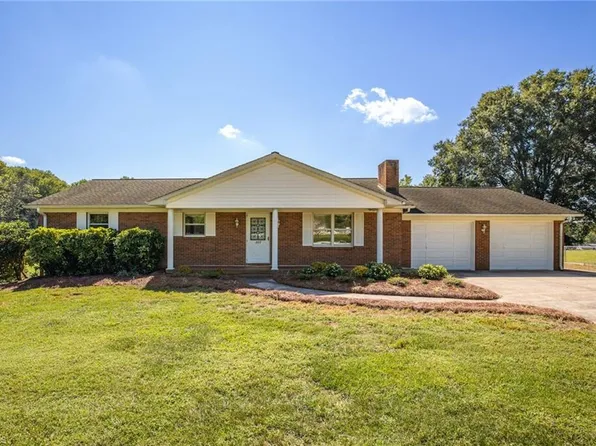 223 Lenalan Dr, Lexington, NC 27295