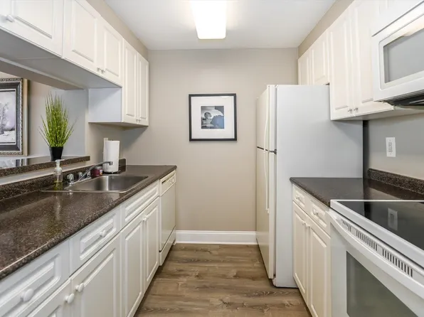 1 2nd Street image 2 of 27