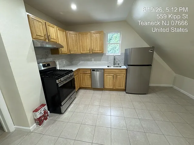 559 Kipp St #2