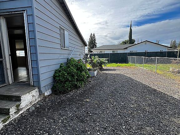 5th image of 2880 Elm St