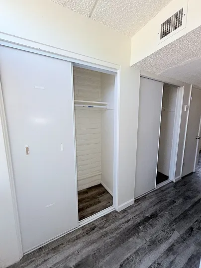 BROADWAY APARTMENTS — Photo 41