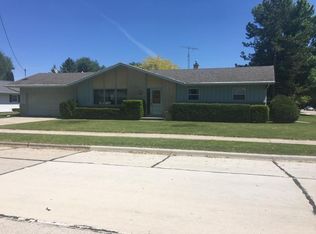 1699 Atlanta Cir, Manitowoc, WI 54220