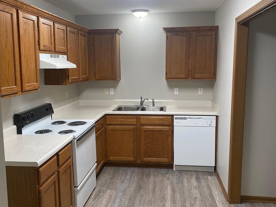 1st image of 214 Parker Dr #214