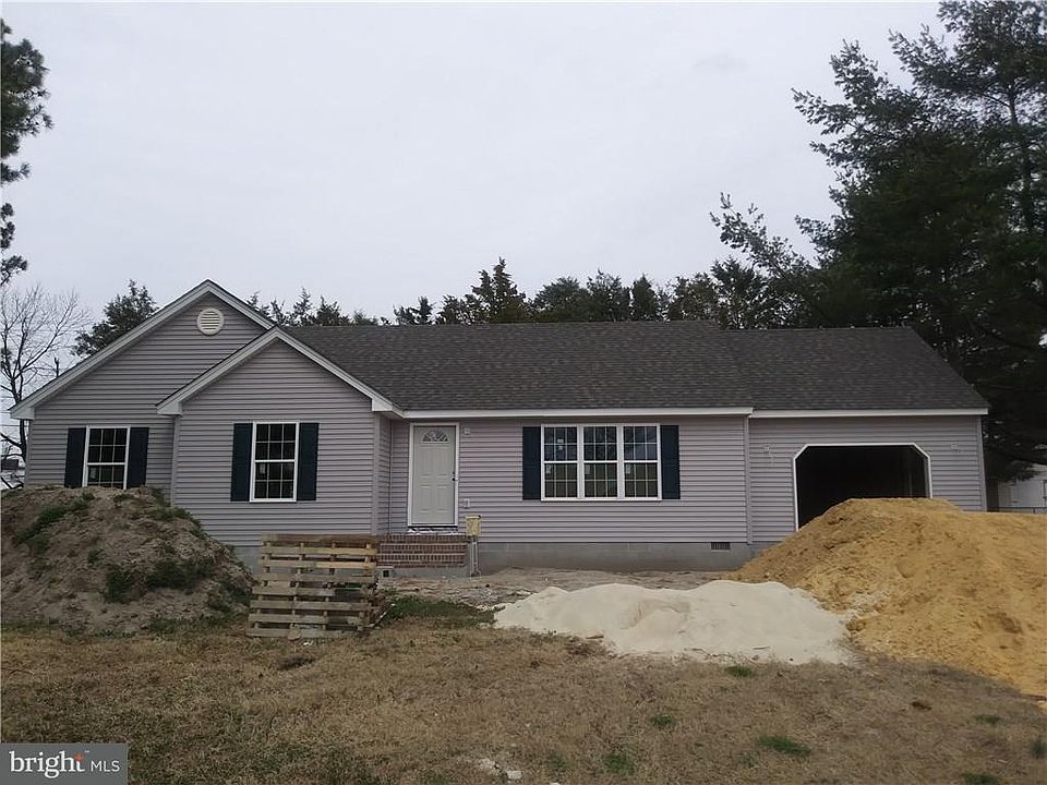 2nd image of 221 Lewis Dr
