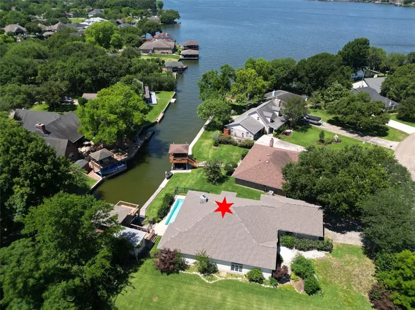 13586 Bunker Hill Dr, Willis, TX 77318