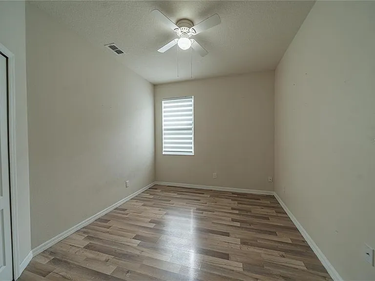 2592 Isabela Ter — Photo 19
