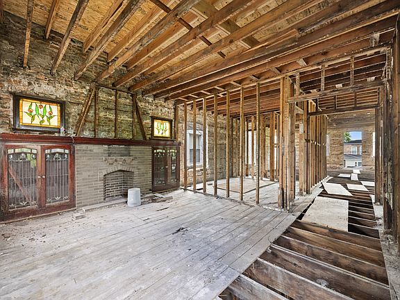 4th image of 8012 S Elizabeth St