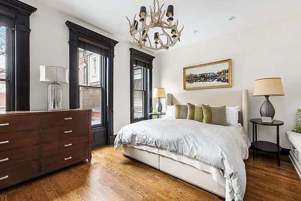 Sold by Compass | media 26