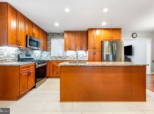 7203 Hadlow Dr, Springfield, VA 22152