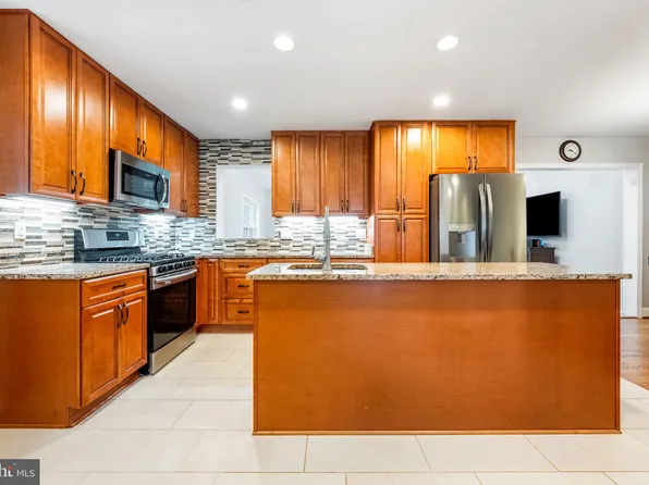 7203 Hadlow Dr, Springfield, VA 22152