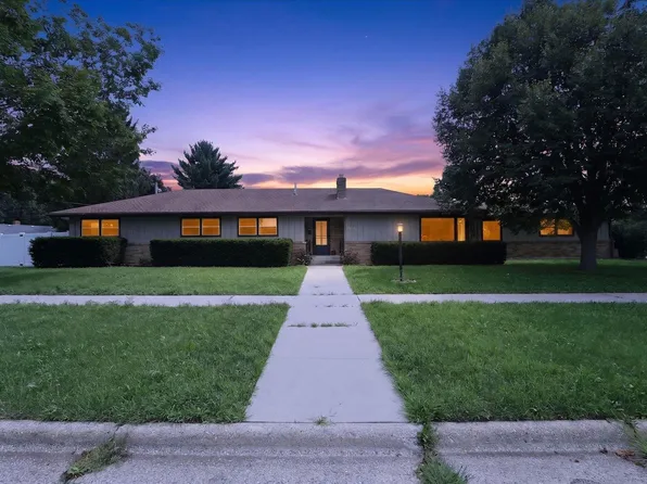 1230 N Harmony Dr, Janesville, WI 53545