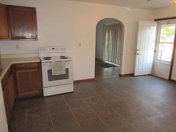 4th image of 3301 Welch Dr