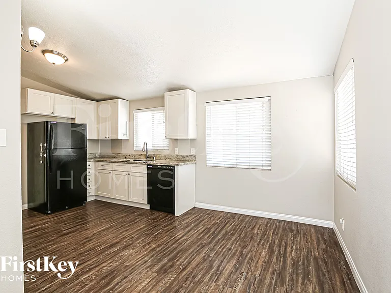 2317 Hassett Ave — Photo 6