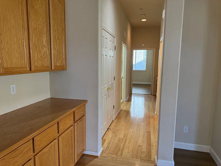 1587 Regent Dr — Photo 22
