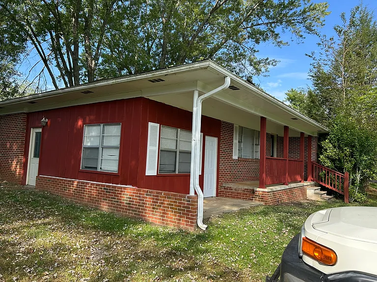 621 Miller St — Photo 6