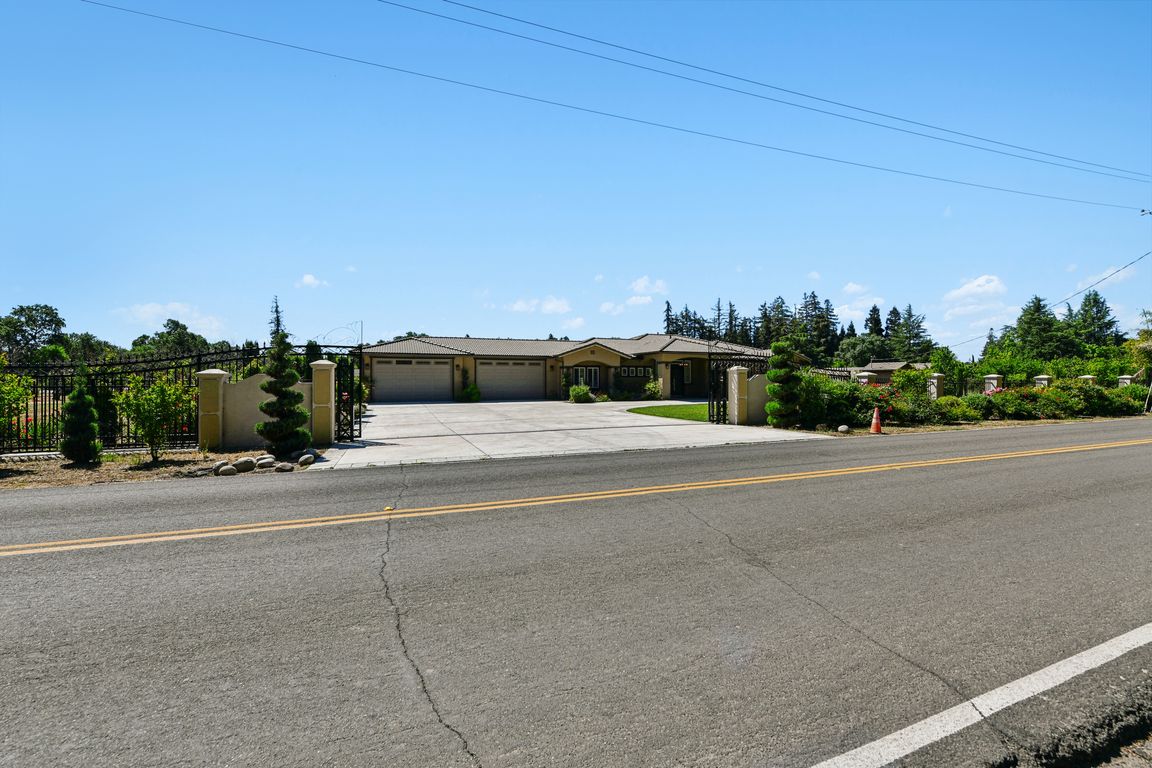 E Ashley Ln-S0404-001.jpg
