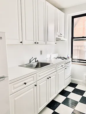 Rented by Arwell Realty | media 12