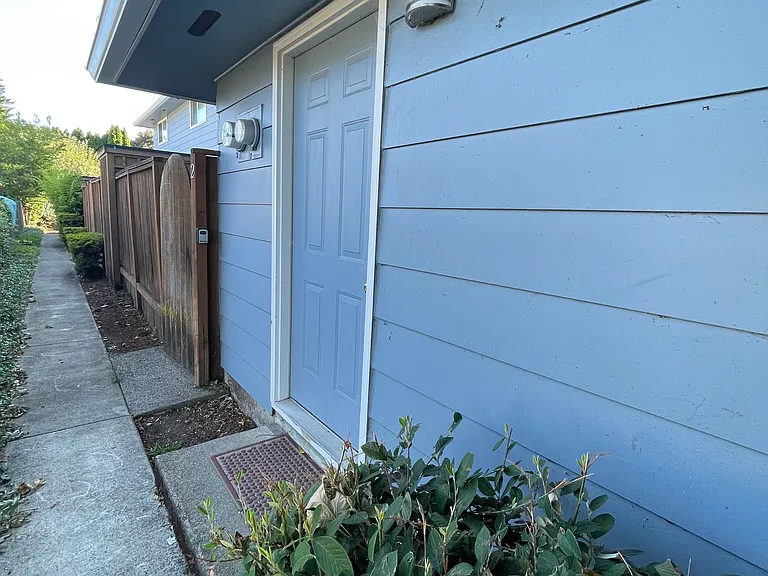 9738 SE 42nd Ave #2 — Photo 31