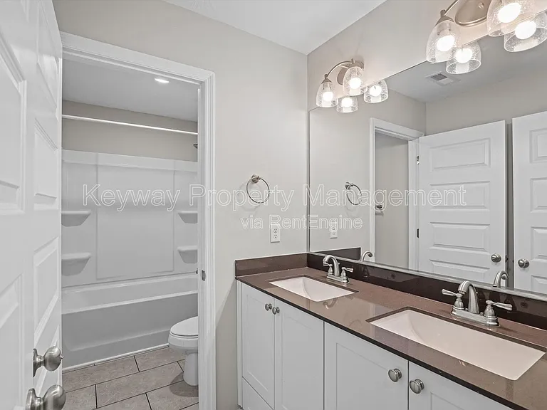 1043 Linsmore Ave — Photo 18