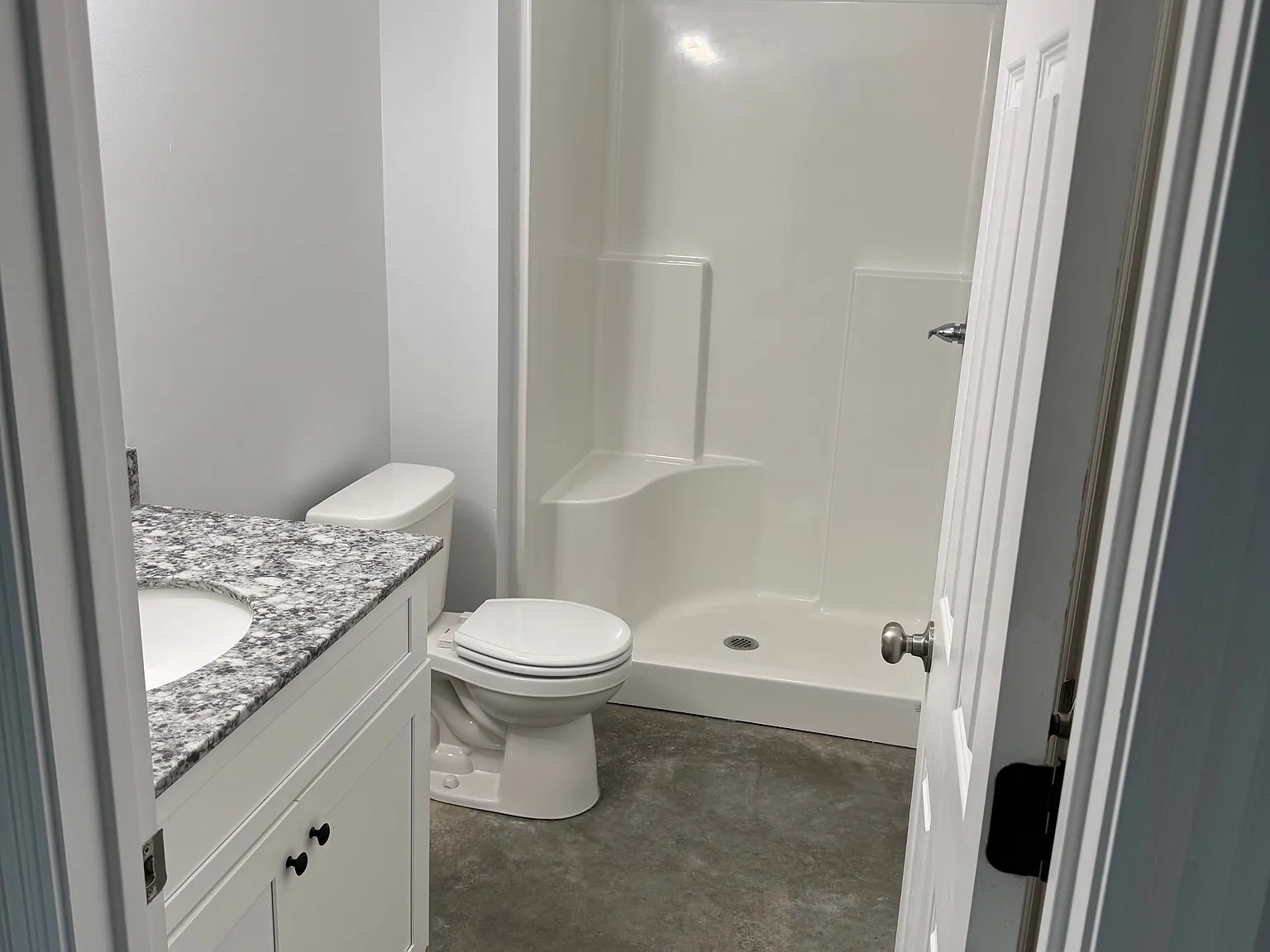 3 bed, 2.0 bath, 1350 sqft, $1,350 — Photo 2